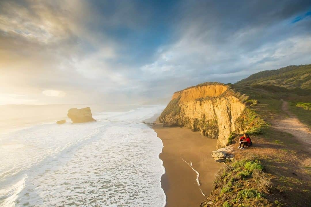 National Geographic Travelさんのインスタグラム写真 - (National Geographic TravelInstagram)「Photo by @emilypolar | A young girl takes in a sunset view at Arch Rock in Point Reyes National park. This photo was taken before the  arch collapsed taking out the middle section of the fin like overlook. The overlook area is now closed as the portion that still remains could collapse but it is still accessible from Kelham beach below. To see more of California and beyond follow me @emilypolar #california #pointreyes #archrock」5月6日 13時05分 - natgeotravel