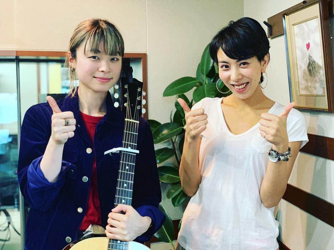 LOVEさんのインスタグラム写真 - (LOVEInstagram)「里菜ちゅわん！ @katarina_81  ようこそラブコネ へ！ まもなく27歳。 ちょっと早いけどおめでとう！  ますますステキな歌声&さすがのソングライティング。sunnyもBloom In The Cityもいい曲だな😚」5月6日 13時14分 - loveyanen_official