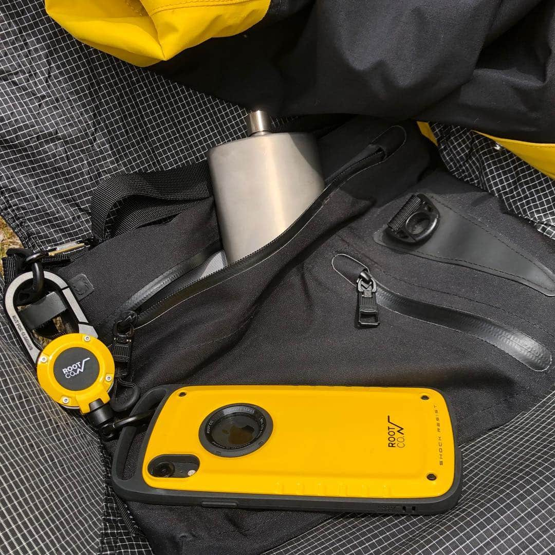 ROOT CO. Designed in HAKONE.さんのインスタグラム写真 - (ROOT CO. Designed in HAKONE.Instagram)「. Yellow & Black. ・ #root_co #rootco #shockresistcasepro #iphonecase #milspec #magreel360 #carabiner #outdoor #outdoors #outdoorbrand #outdoordesign #outdoorphotoshoot #outdoorgear #outdoorlife #camp #camping #campgear #camplife #lifestyle #outdoorstyle #campstyle #iphoneケース #ミルスペック #カラビナ #アウトドア #アウトドアブランド #アウトドアギア #キャンプ #キャンプギア #ライフスタイル」5月6日 13時35分 - root_co_official