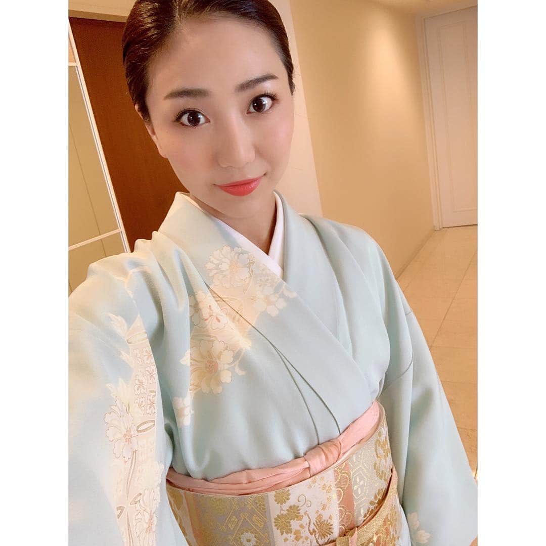 透水さらさのインスタグラム：「素敵な結婚式へ参列💒 袷の着物もあと少しなので着れてよかったです👘 #結婚式#着物 新しい帯でウキウキしました」