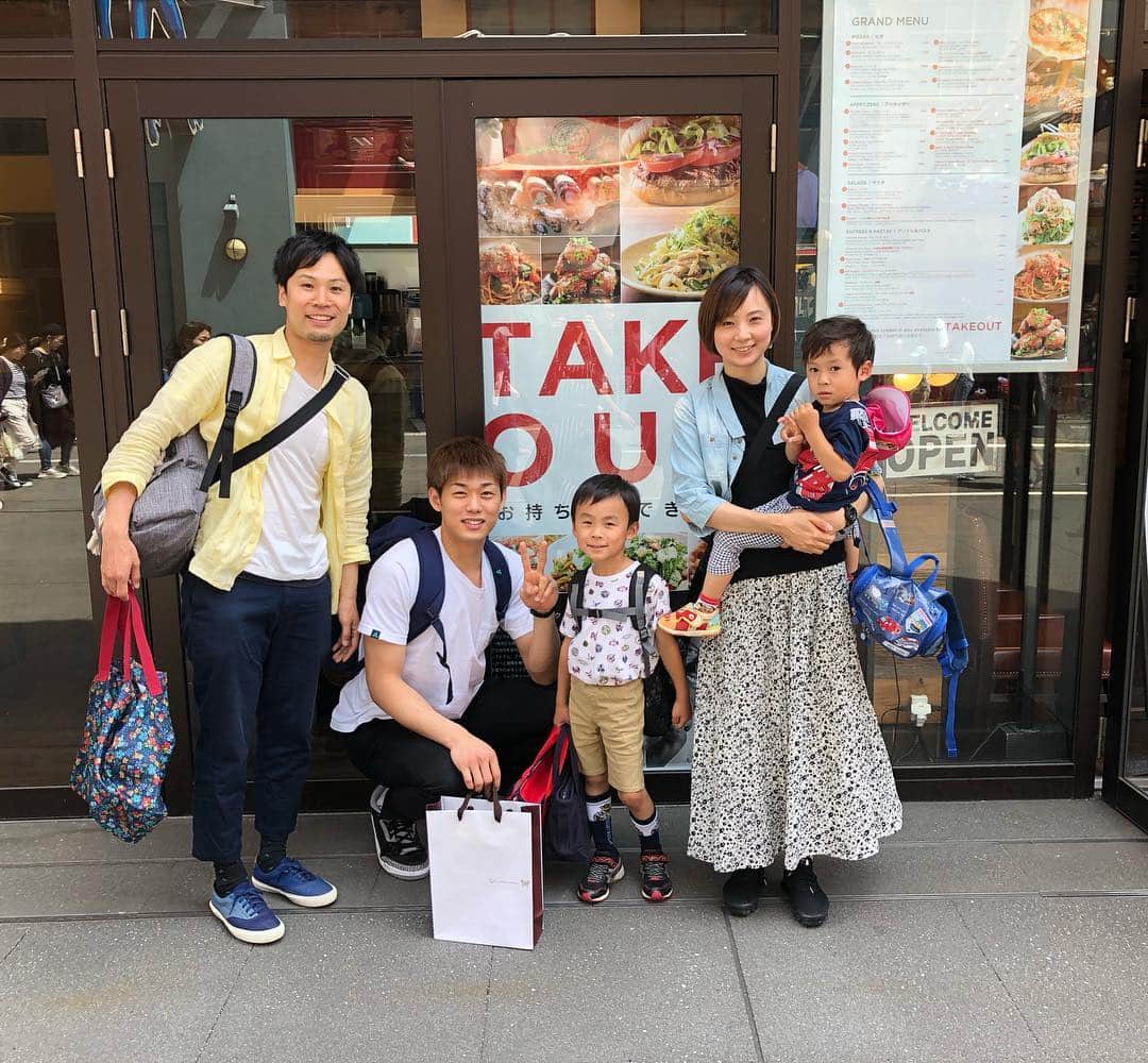 のインスタグラム：「ゆうやくん家族とランチへ！ ゆうやくん、ゆいちゃんご馳走様でした！ めっちゃ癒されたーー おじさん頑張ります✨ #シティウォーク #仮面ライダージオウ #種類ありすぎてわからない #好きな仮面ライダーはストロンガー」