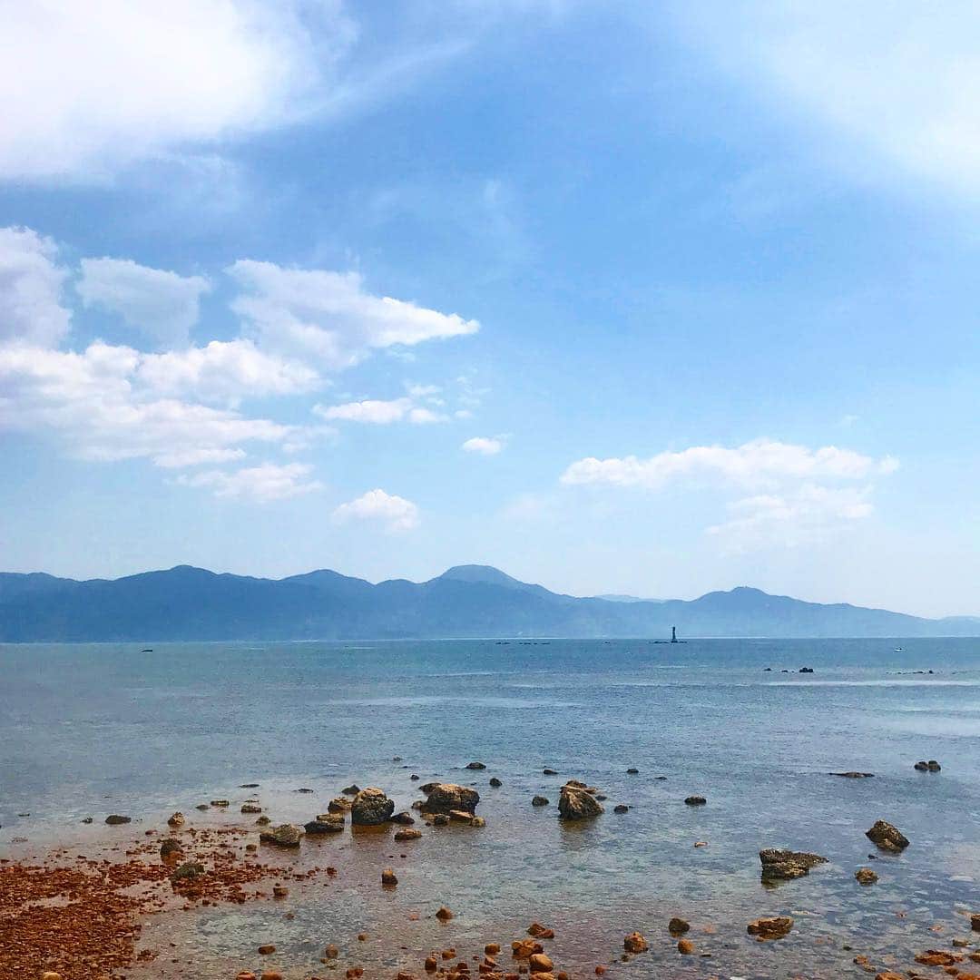 丸山敬太さんのインスタグラム写真 - (丸山敬太Instagram)「美しい糸島の海辺をドライブしながら、お洒落な家具屋やら塩買ったり、ハンバーガーやジャークチキン食べたり。 糸島はきになる場所。  もっとじっくり回りたい  旅の記憶」5月6日 13時54分 - keitamaruyama