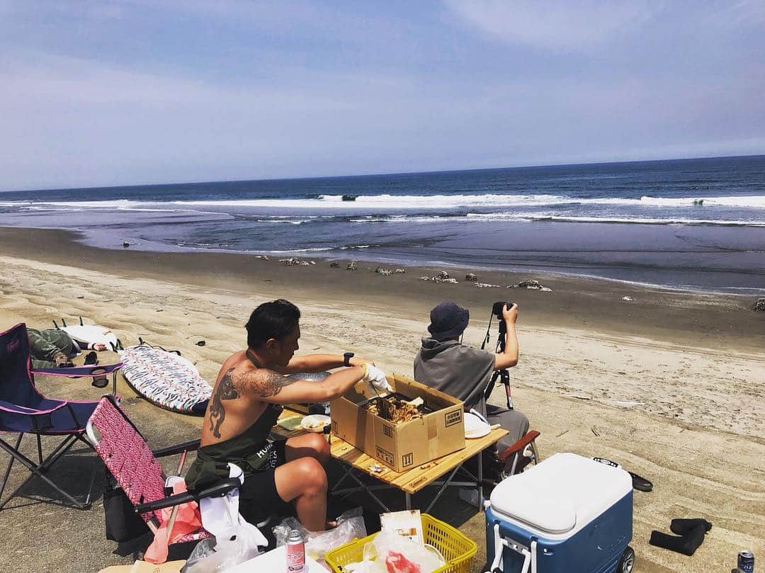 のインスタグラム：「2019GWの締めくくり。 サーフ&BBQ🍖  #死亡遊戯 #サーフィン #bbq  #バーベキュー #surfing#surfbbq  #フラッシュパッカー」