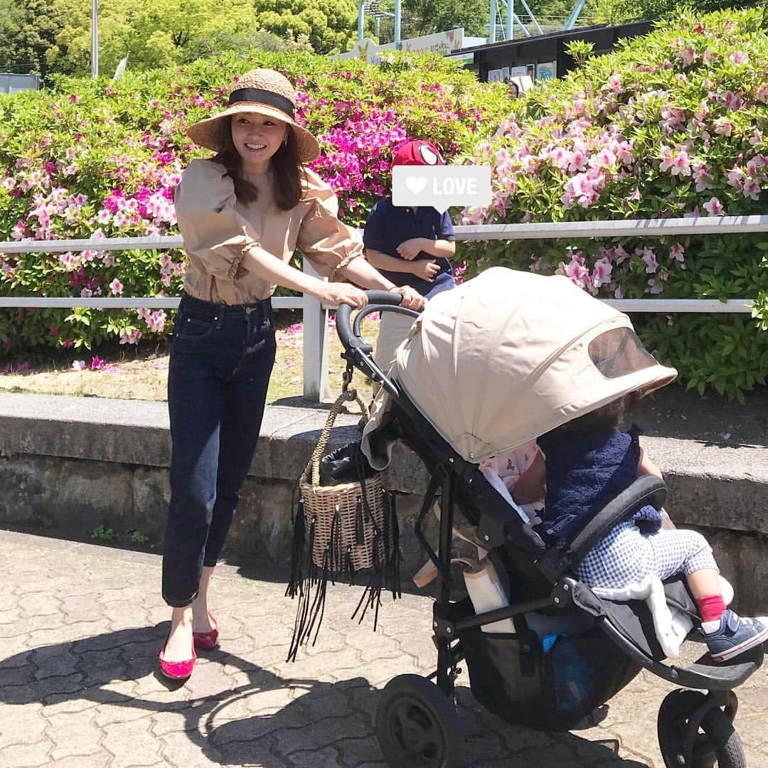 kyoco_ococさんのインスタグラム写真 - (kyoco_ococInstagram)「みんなでカラーリンク💙❤️💛 Beige✖︎navy✖︎red🐒🦕❤️ . #zara#blackbymoussy#helenkaminski#gu#ludlow#airbuggy」5月6日 13時48分 - kyocoococ