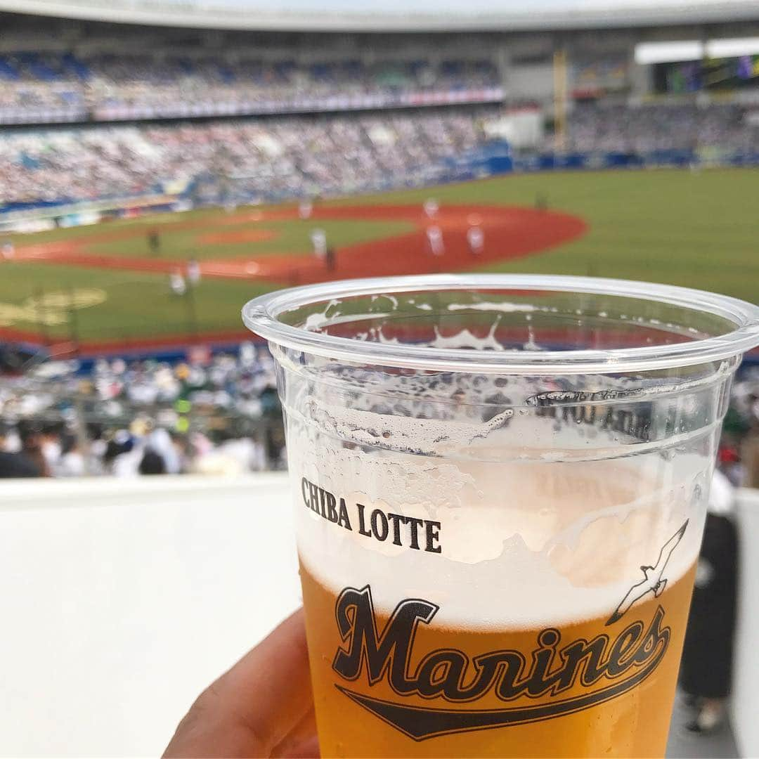 ハロー植田さんのインスタグラム写真 - (ハロー植田Instagram)「昨日ZOZOマリンにロッテ角中選手の応援に☆ロッテは負けましたが、角中選手は2出塁と守備でもレーザービーム☆昼から飲んで早い段階から酔いました☆ ♪ジョッキ片手にさわぐカウンターのおじさん〜（B’z『BIG』より） #カウンターじゃなくスタンド #哲さん #放送作家 #アメトーーク #河野さん #若い社長さん #角中さんを囲む会 #角中会 #ハロー植田 #bz #カープに限りなく近い角中Tシャツ #レアード寿司見れた」5月6日 13時49分 - inababa178