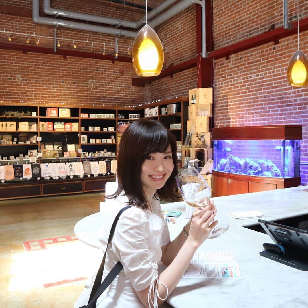 吉羽真紀さんのインスタグラム写真 - (吉羽真紀Instagram)「ワインの味はあまりわからないけどワイナリー楽しかった  お土産も🍷 GW終わっちゃうぅ(´･_･`) #oldsugarmill  #gw」5月6日 13時50分 - makiyoshiba_0911