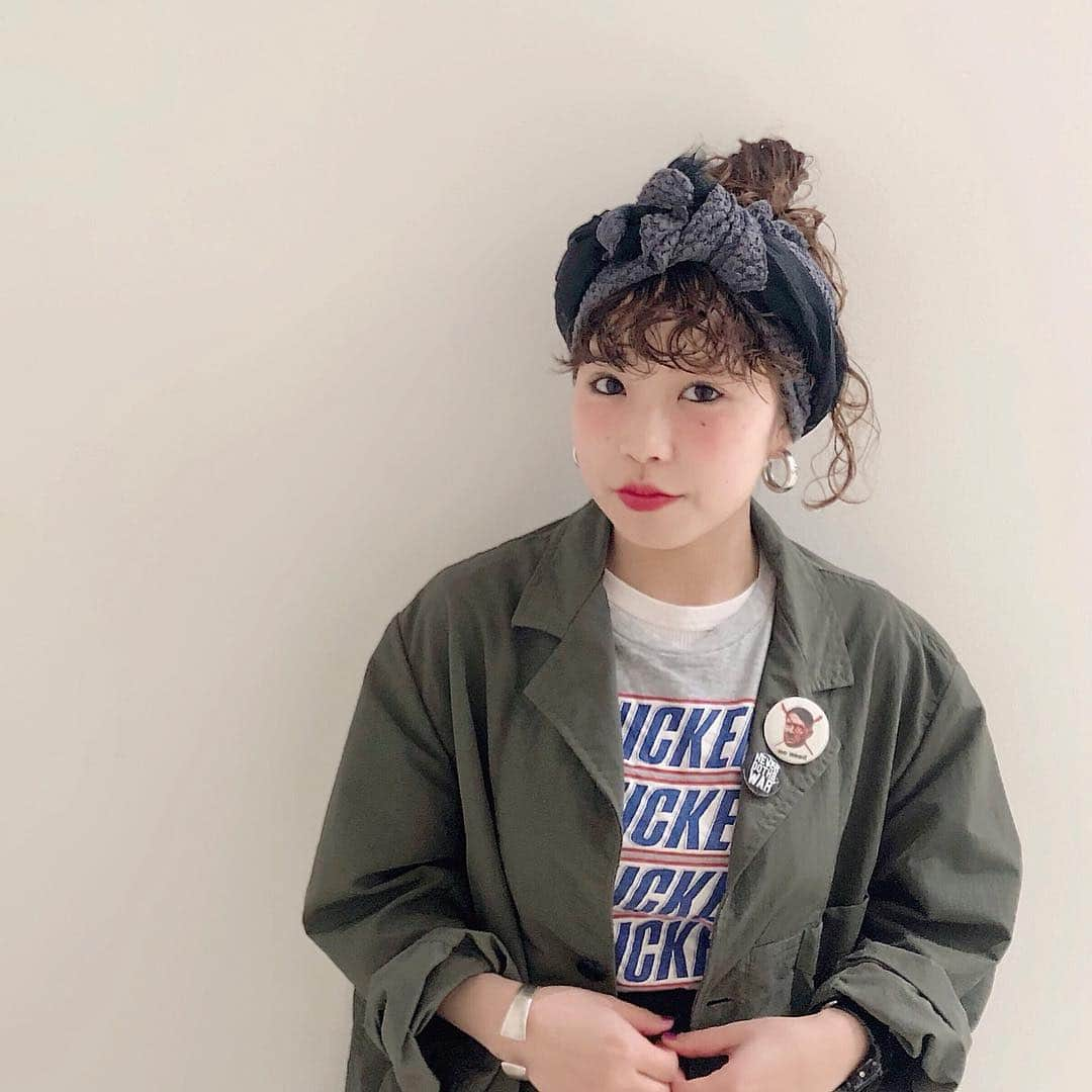 オーバーライドさんのインスタグラム写真 - (オーバーライドInstagram)「⚪︎ リーリエレーシーをつかったヘアアレンジ。 お手持ちのリボンやスカーフを一緒に結んだり、 リーリエレーシーを2本使ったり、、。 ぜひお試しください💫 ・ GW最終日みなさまのご来店 心よりお待ちしております♡ ・ ・ #カオリノモリ #kaorinomori #リーリエレーシー #リーリエターバン #ヘアバンド #ターバン #レース #春 #夏 #ヘアアレンジ #お団子ヘア #hairband #turban #fashion #gw #hairarrange」5月6日 14時00分 - kaorinomori_official