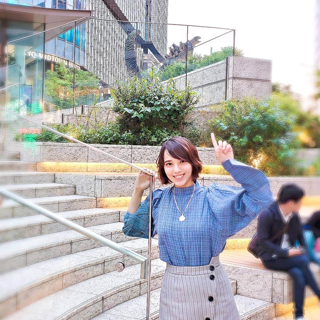 安田サラさんのインスタグラム写真 - (安田サラInstagram)「先週ママと #キングダム 観てきた～☺️ 漫画は気になってたけど読んだことなくて、でも予告面白そうだし漫画読んでなくても楽しめるって書いてたから結構期待してたけど期待通り面白かった！ キングダムって漫画がどういうストーリーでどういう展開になっていくのかがよくわかる映画って感じで、観ると漫画が読みたくなった、、山の王 #楊端和 さんがめちゃめちゃめちゃめちゃかっこよかった、、😐❤ 映画の後のストーリーが気になりすぎるから漫画読む、、50巻くらいあるけど、、💪 分かりづらいけどゴジラがいたから撮ってもらった📷ゴジラはシン・ゴジラしか見た事ないけど、、😌 #安田サラ#SaraYasuda #映画 #映画鑑賞 #映画レビュー  #ゴジラ像」5月6日 14時00分 - yasuda_sara