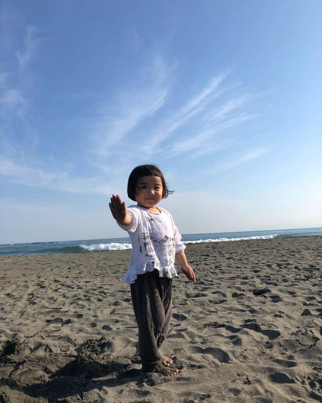 ayuさんのインスタグラム写真 - (ayuInstagram)「. . peace🕊 ゆったりまったり過ごせた🏖 . . #海#gw#姉妹#6歳差#kissmamaになろう」5月6日 14時10分 - memeyuyu