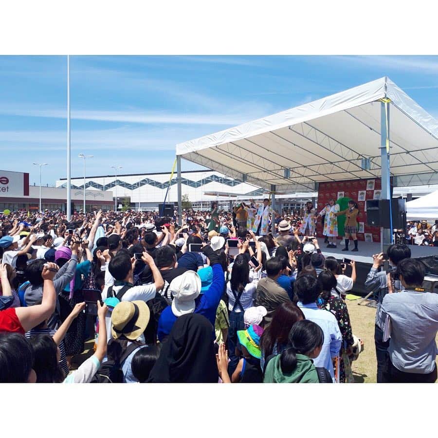 加藤一華さんのインスタグラム写真 - (加藤一華Instagram)「. 「ペヤングソースやきそば超∞超大盛GIGAMAX365」イベントありがとう😳👏 天気良すぎて暑い中だったけど、沢山の方が来てくれて、なんと一万人もの人が伊勢崎駅前に集合してたみたい！ ステージからの景色は、野外ペヤングフェス！って感じでした🎉 . ギネス達成できたのもみんなのおかげ😂👏 最高の #こどもの日 でしたっ！🎏✨ みんなと一緒に「楽しい」が共有できて嬉しいです😆 . #ペヤング #イベント #ボンボンTV #こどもの日 #子供の日 #ギネス #guinness #happy #event #ありがとう #令和 #GW #ゴールデンウィーク #PIERO #群馬 #伊勢崎」5月6日 14時07分 - ichika_kato