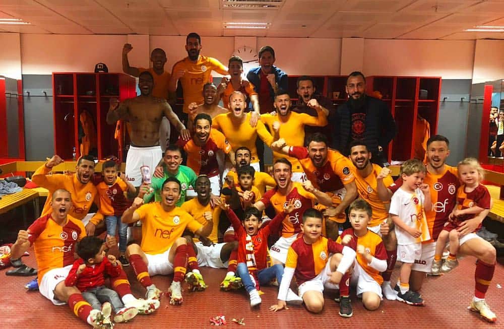 長友佑都さんのインスタグラム写真 - (長友佑都Instagram)「We are Galatasaray ❤️💛💪💪💪😎😎😎🔥🔥🔥🔥 @galatasaray」5月6日 5時20分 - yutonagatomo55