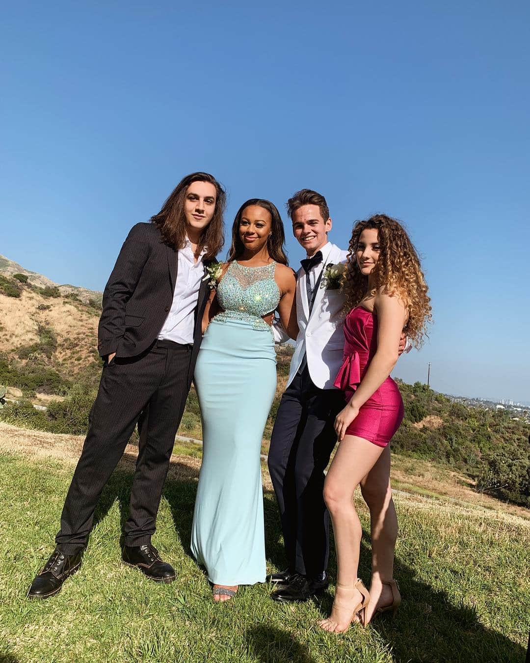 Nia Sioux Frazierさんのインスタグラム写真 - (Nia Sioux FrazierInstagram)「Prom Squad ➡️」5月6日 5時30分 - niasioux