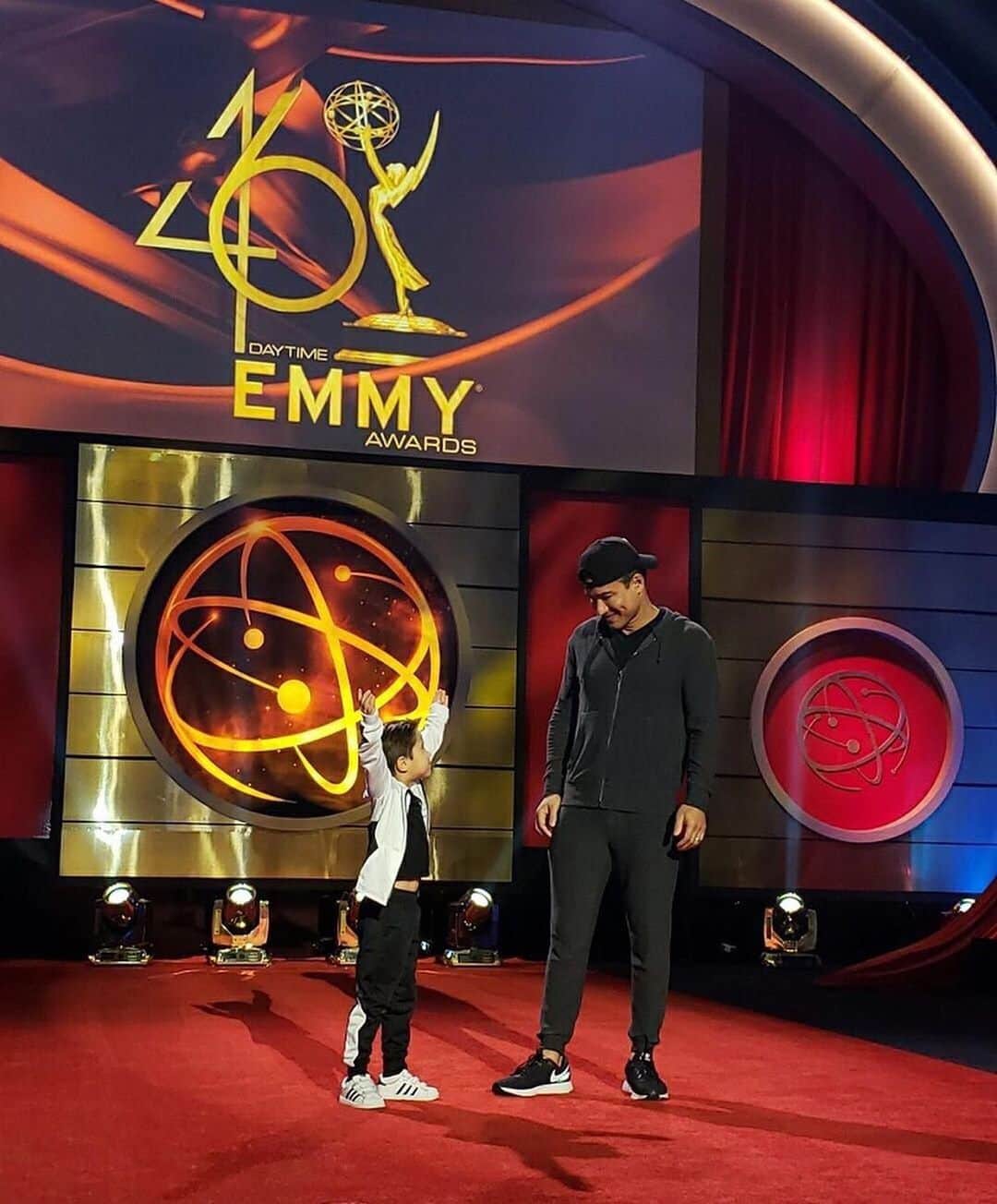 People Magazineさんのインスタグラム写真 - (People MagazineInstagram)「Mario Lopez brought his handsome little boy Dominic to rehearsals for tonight's Daytime Emmy Awards. 😎Now that's a cool way to spend Sunday fun day! | #Regram @mariolopez」5月6日 5時31分 - people