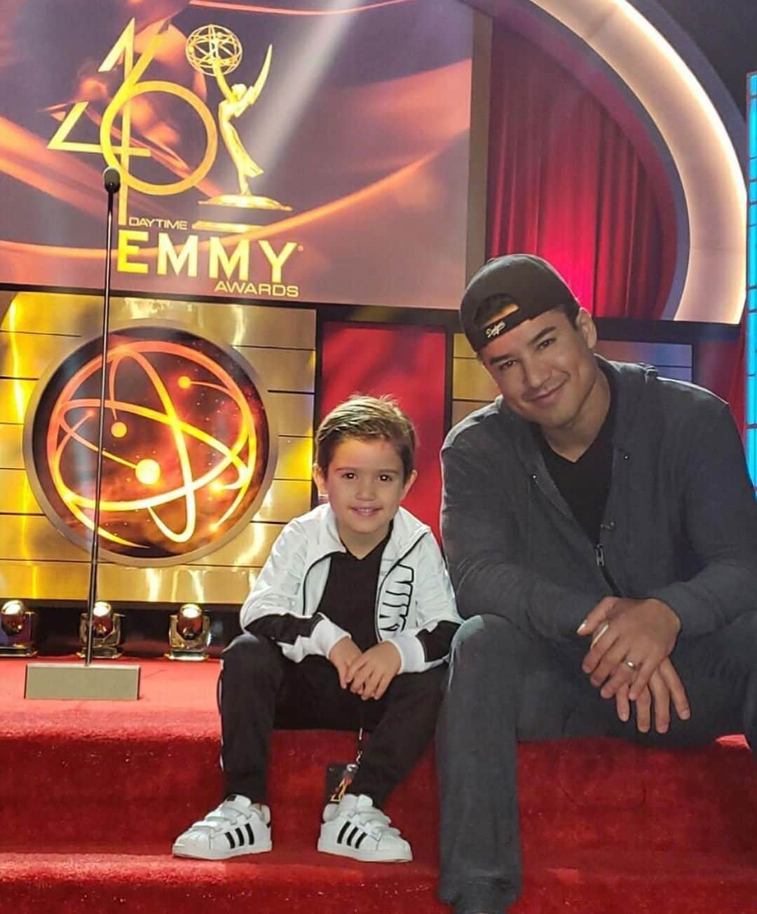 People Magazineさんのインスタグラム写真 - (People MagazineInstagram)「Mario Lopez brought his handsome little boy Dominic to rehearsals for tonight's Daytime Emmy Awards. 😎Now that's a cool way to spend Sunday fun day! | #Regram @mariolopez」5月6日 5時31分 - people