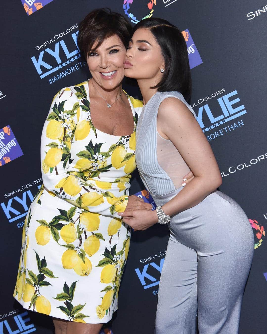 E! Onlineさんのインスタグラム写真 - (E! OnlineInstagram)「Kris Jenner wants to be kris-tal clear: Kylie is "100% self-made." Link in bio for why she's standing behind Kylie Jenner's controversial title. (📷: Getty Images)」5月6日 5時47分 - enews