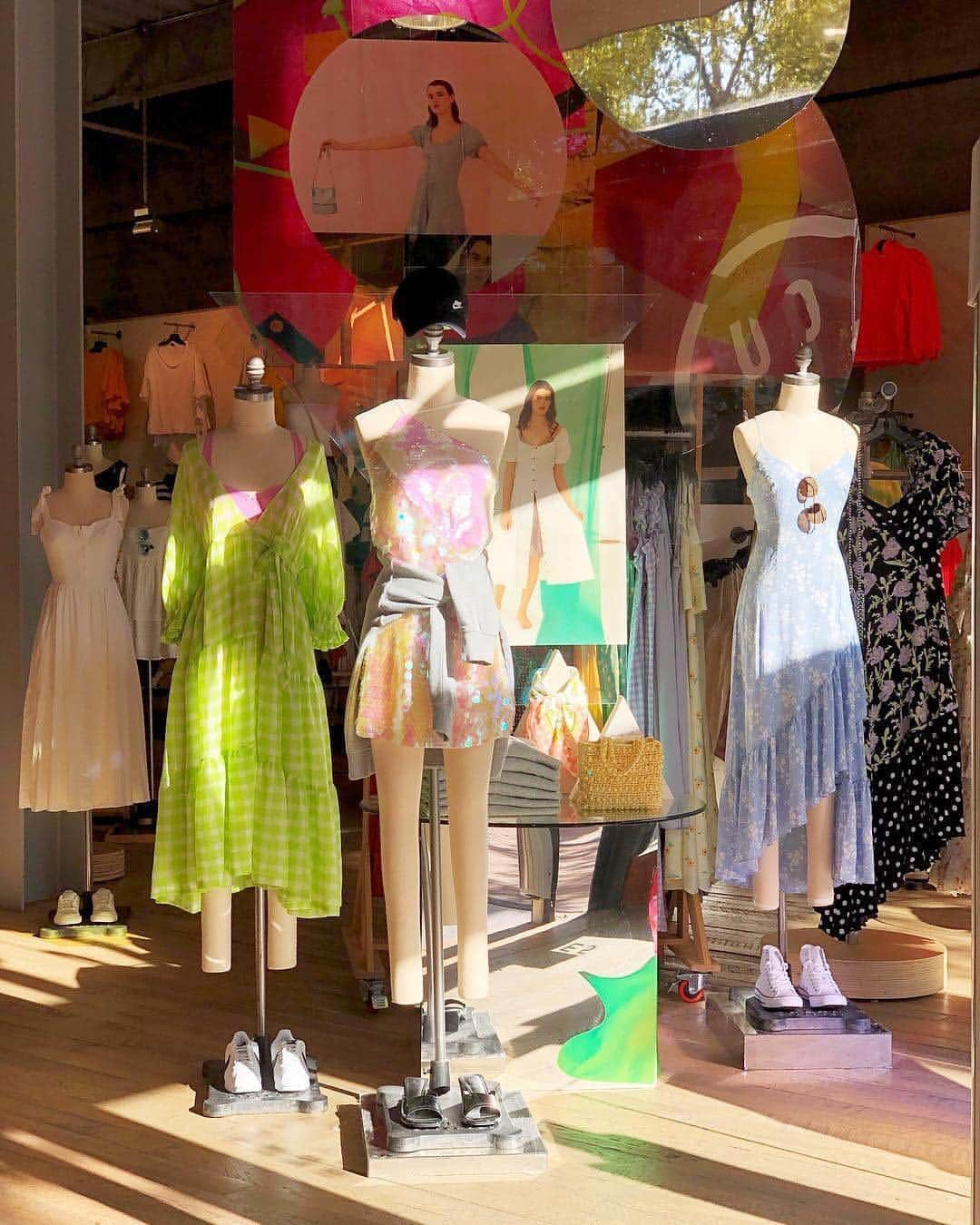 Urban Outfittersさんのインスタグラム写真 - (Urban OutfittersInstagram)「Dresses and rompers are still 30% off in stores and online! Out shopping? Show us your fitting room selfies using #UOonYou. 🤳 #UODisplay @UODallas」5月6日 5時51分 - urbanoutfitters