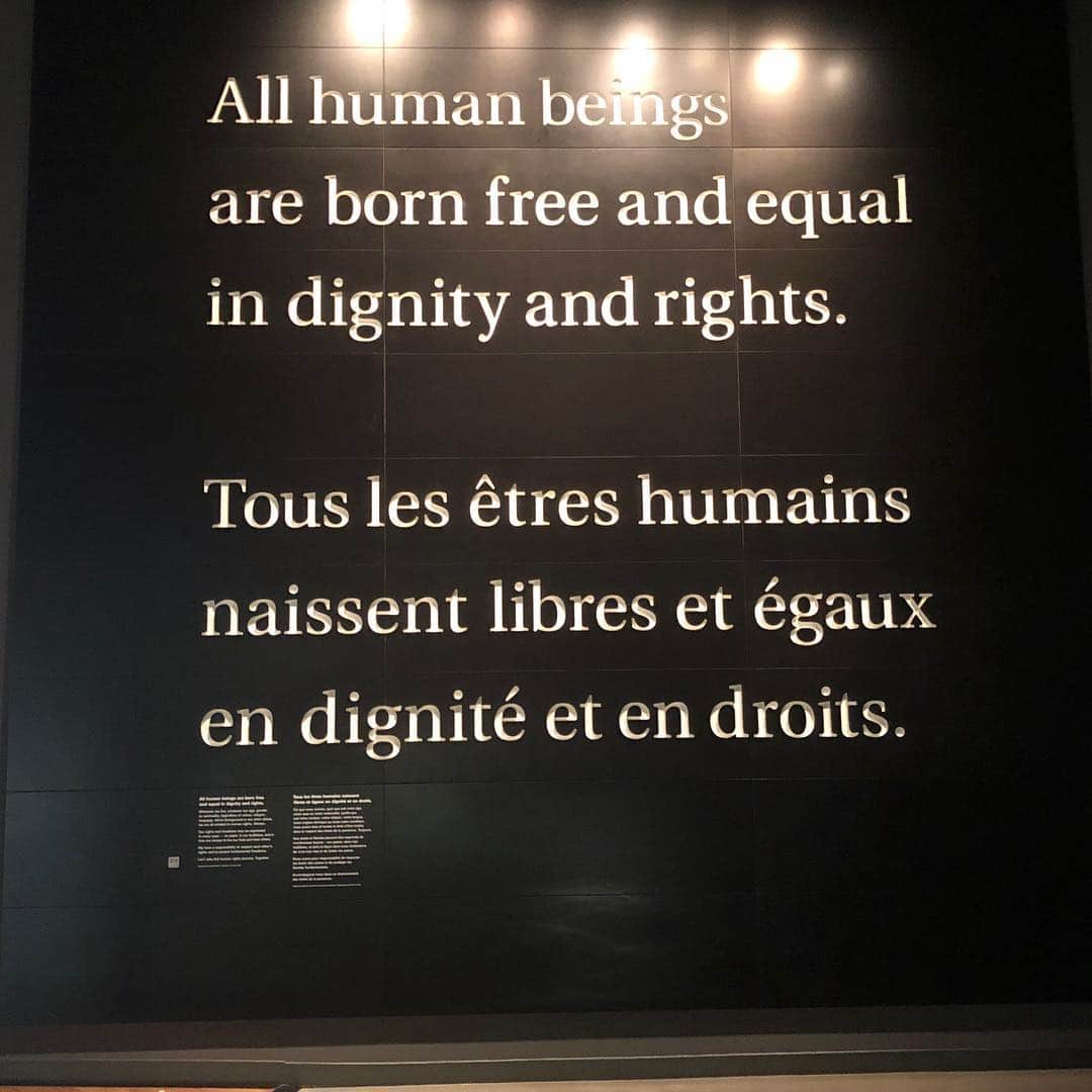 ジョディ・スウィーティンさんのインスタグラム写真 - (ジョディ・スウィーティンInstagram)「Went on a wonderful adventure today at the Human Rights Museum with @awalkk35 and some new friends I’ve made here in Winnipeg! What an amazingly impactful, important and beautiful museum. And thanks to our awesome tour guide David, who knew so much about the place and really brought it to life!! #humanrightsforall #standupforhumanrights @cmhr_mcdp」5月6日 6時02分 - jodiesweetin