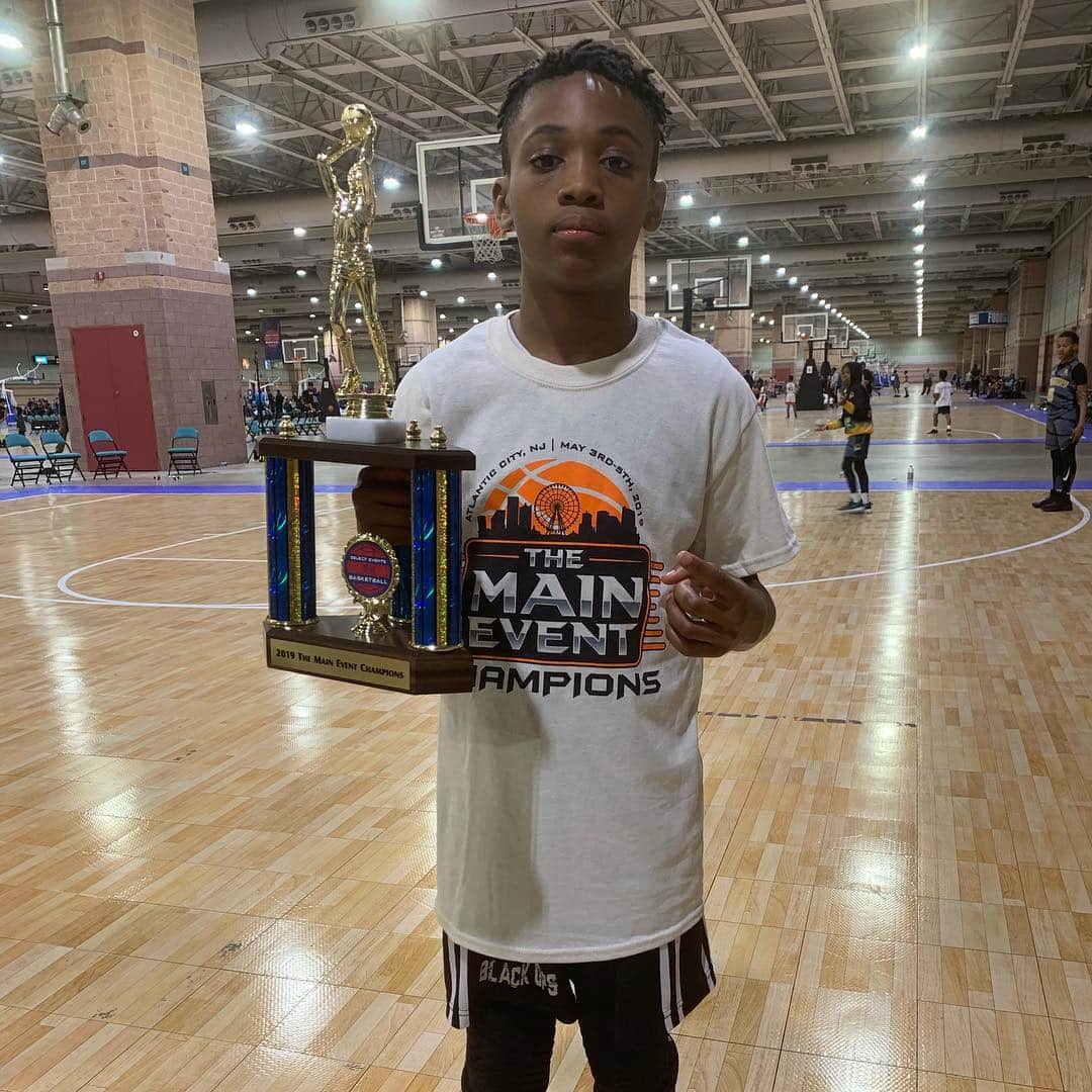 ラ・ラ・アンソニーさんのインスタグラム写真 - (ラ・ラ・アンソニーInstagram)「So proud of Kiyan & his team @blackopscadets‼️They won the championship this weekend at The Main Event tournament in Atlantic City🏆🥇🏆Great job Coach Chez🏀🏀now it’s time to celebrate Cinco de Mayo‼️」5月6日 5時59分 - lala