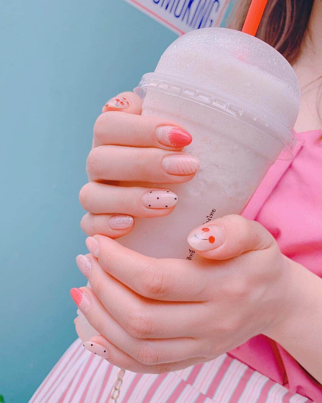 石倉侑芽さんのインスタグラム写真 - (石倉侑芽Instagram)「お気に入りのネイル💅💓 . フットハンド共に、 いつもお世話になっている かなさん （ @joliessenail ）にお願いしました😊 . ポップでカラフルなネイル🍒 指先が可愛いと幸せな気持ちになる☺️ いつもありがとうございます(❁´◡`❁)🎀 . #ジェルネイル#さくらんぼネイル#夏ネイル#タビジョ#プーケット#オールドタウン#jenic_mag#ゆめちんネイル#ゆめちん_Phuket」5月6日 6時00分 - yume8115