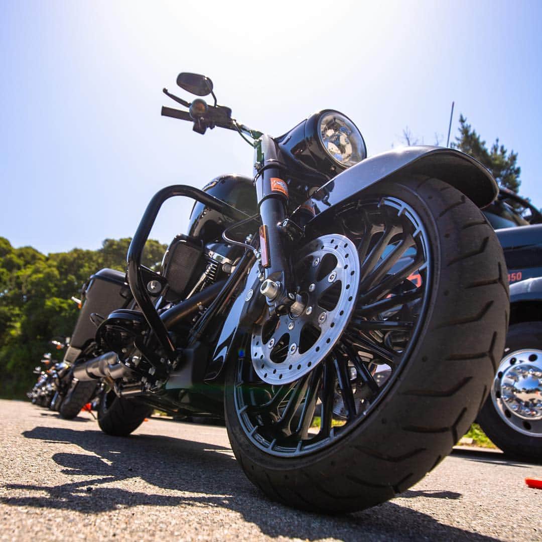 Harley-Davidsonさんのインスタグラム写真 - (Harley-DavidsonInstagram)「Brought a fleet of the finest #HarleyDavidson motorcycles and the new #LiveWire VR experience to @thequailevents this weekend. 💪  #FindYourFreedom #thequailmotorcyclegathering #thequail #YellowFuse 📸@badbeard」5月6日 6時14分 - harleydavidson