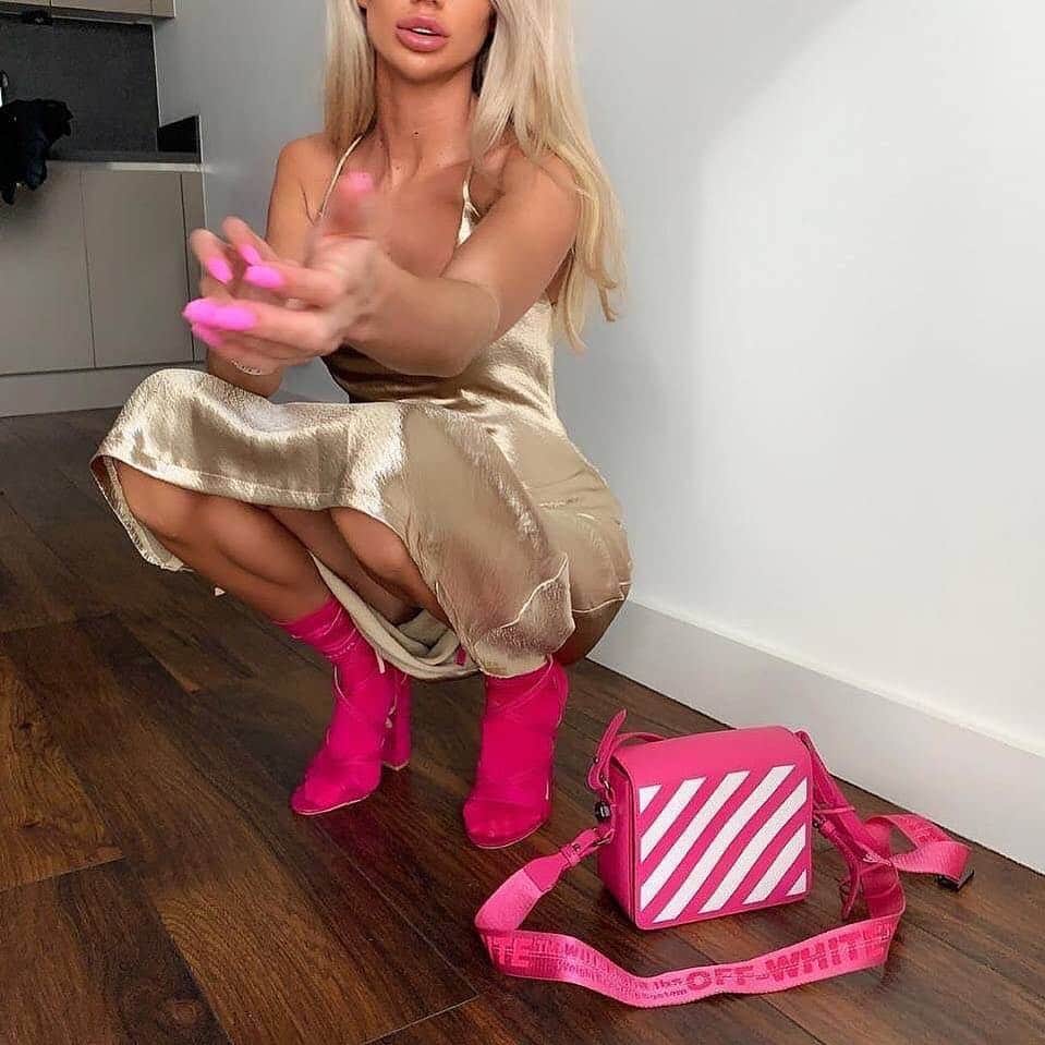Public Desireさんのインスタグラム写真 - (Public DesireInstagram)「Our doll @monmccallion servin' LUXE💸🙌 Shop Gold Satin Tie Back Detail Cami Maxi Dress £34.99 #lookofthebae #pdbae Tap to shop ☝」5月6日 6時32分 - publicdesire
