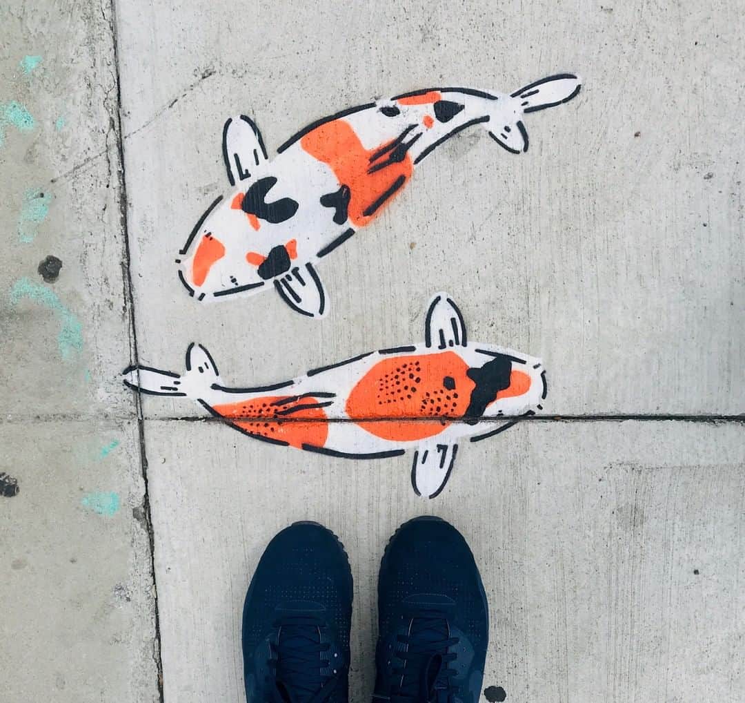 レインスプーナーさんのインスタグラム写真 - (レインスプーナーInstagram)「Sidewalk koi, caught and released by @jtise. You never know what you’re gonna find out there…⁣ .⁣ .⁣ .⁣ .⁣ #streetart #getoutthere」5月6日 7時00分 - reynspooner