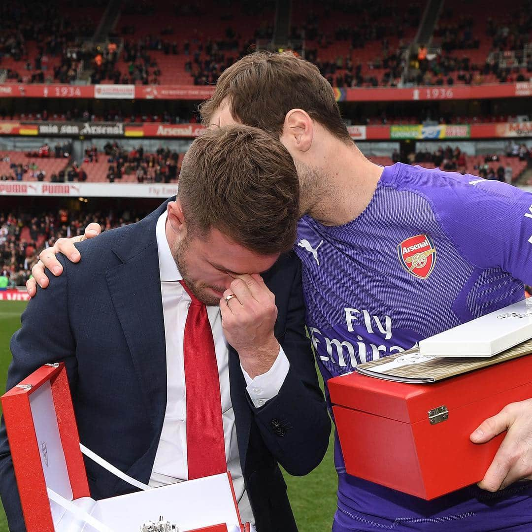 サッカーキングさんのインスタグラム写真 - (サッカーキングInstagram)「. Parted in Tears （2019.05.05） . 📷Photo by Stuart MacFarlane/Arsenal FC via Getty Images . #涙 #別れ #tear #Farewell #旅立ち #退団 #引退 #ラムジー #AaronRamsey #Ramsey #チェフ #PetrCech #Cech #アーセナル #Arsenal #AFC #COYG #プレミアリーグ #PremierLeague #football #サッカーキング #⚽️ #サッカー」5月6日 7時10分 - soccerkingjp