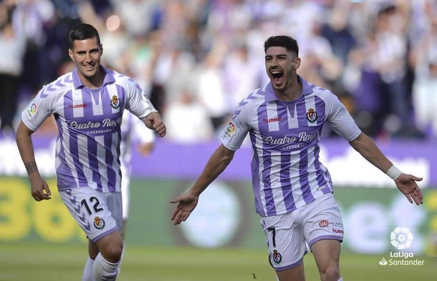 ロナウドのインスタグラム：「¡Chicos, qué victoria! Estamos muy orgullosos de todos vosotros y de esta afición increíble que nos apoya sin rendirse. Queda un poco menos para lograrlo. ¡Vamos @realvalladolid! ¡Vamos #Pucela!」