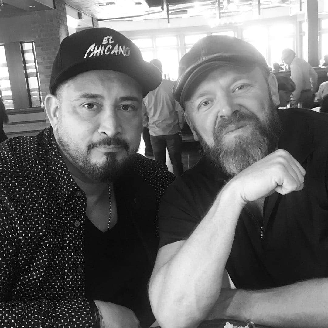 ジョー・カーナハンさんのインスタグラム写真 - (ジョー・カーナハンInstagram)「Hermanos.  #elchicano  #cincodemayo」5月6日 7時39分 - carnojoe