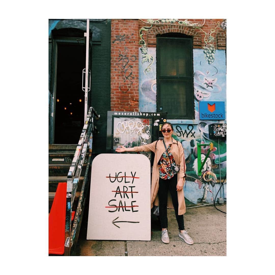 中井ノエミのインスタグラム：「🍄🐒Ugly art dealer. Will give you a very good deal. Maybe. 🐒🍄 . . . #artwork #hehehe #comeinmyfriend #notfishyatall #gooddeal #becausewhynot #brooklyn #nyc #travelphotography #wanderer #getaway #ugly #uglyart #artsale #artgalleries #enfantterrible #rebelwithoutacause」