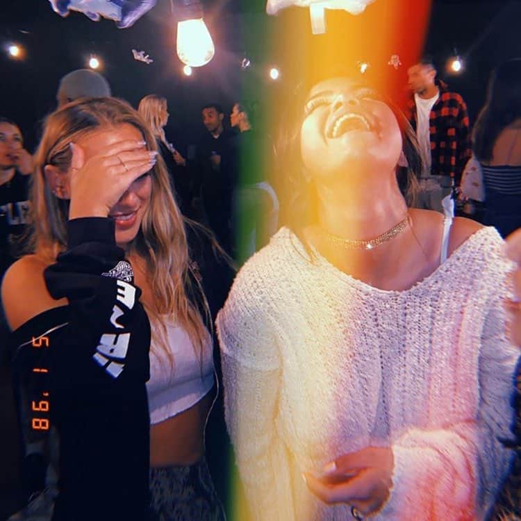 Always With Selenaのインスタグラム：「Her smile is everything」