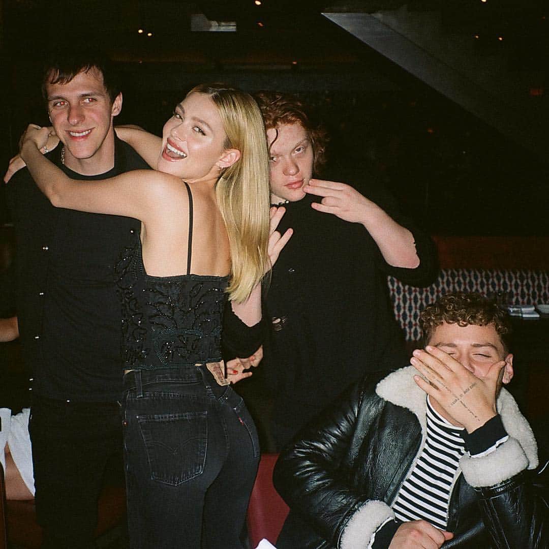 ニコラ・ペルツのインスタグラム：「fam」