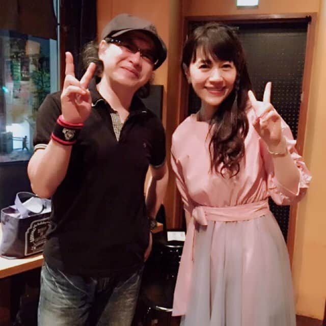 うちやえゆかさんのインスタグラム写真 - (うちやえゆかInstagram)「㊗️5月1日は『新元号でＧＯ！テレビで聴いたあの歌この歌』というライブでした♫ 平成最後の日のリハーサルから令和初日にかけて、好きな音楽いっぱいの中で歌って過ごすことができました🌈  8センチのCDは、劇場版「気まぐれオレンジ☆ロード〜もぎたてスペシャル〜」のイメージソングとエンディングテーマ。こちらのライブではバンド演奏にて、よくお送りしています。当時は橘友賀(たちばなゆか)という名前でした😊  #平成最後の日 #令和 #令和初日 #令和元年 #Vocal #松原孝治 #いまのまい #たかきちよみ #うちやえゆか #Band #児玉憲二郎(Ba.） #タカノハシアキラ(Ds.) #徳山直浩(Key.) #吉弘和人 #宮路一昭(Gt.) #気まぐれオレンジロード #もぎたてスペシャル #橘友賀 #東芝EMI #ユーメックス #懐かしい #昭和 #令和 #穏やか #平和 #願い」5月6日 8時21分 - yukauchiyae