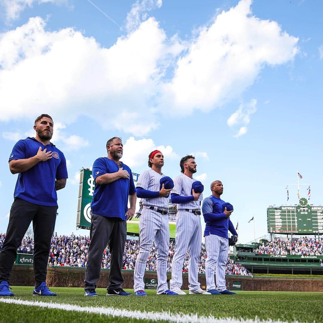 シカゴ・カブスさんのインスタグラム写真 - (シカゴ・カブスInstagram)「The Sunday night stage. #EverybodyIn」5月6日 8時19分 - cubs