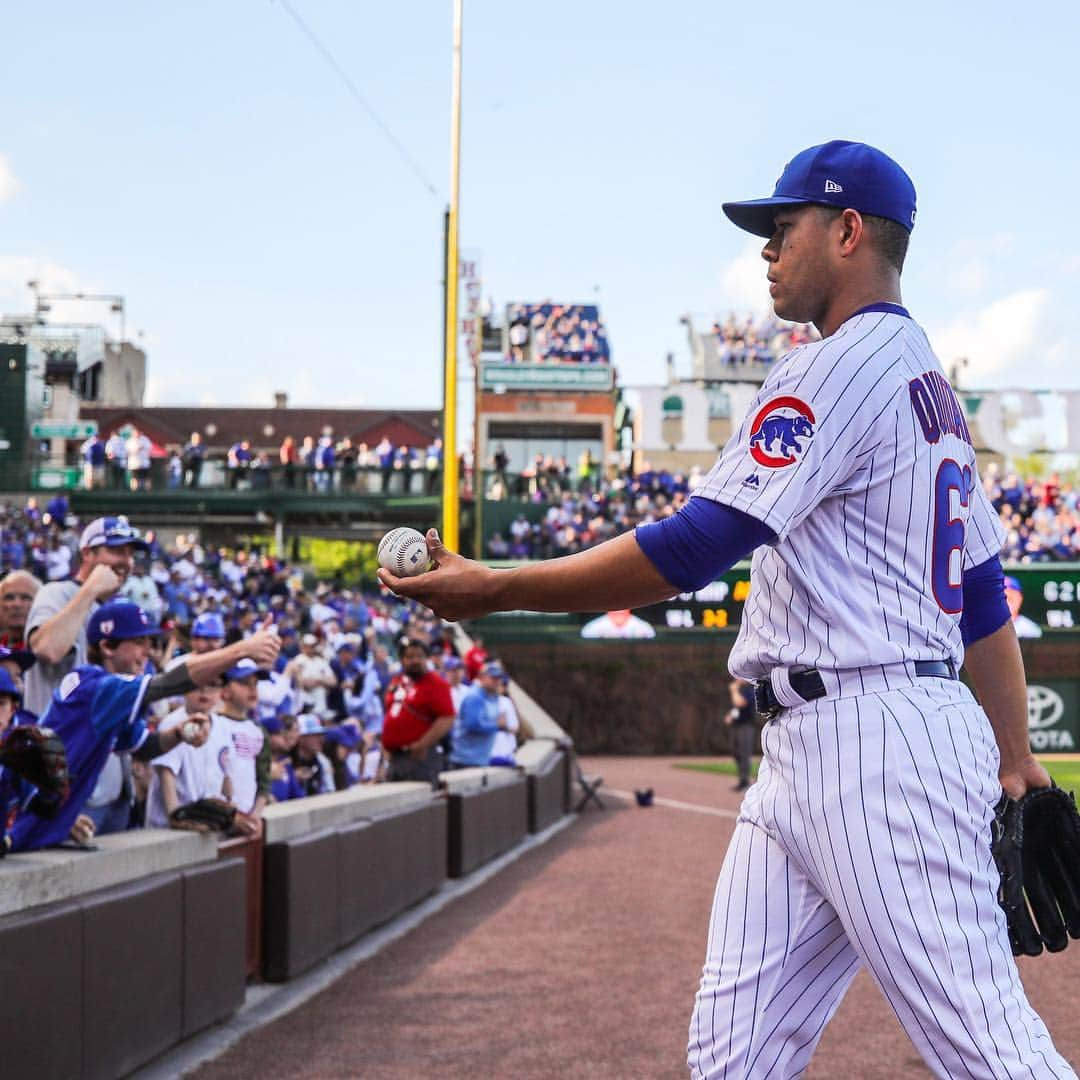 シカゴ・カブスさんのインスタグラム写真 - (シカゴ・カブスInstagram)「The Sunday night stage. #EverybodyIn」5月6日 8時19分 - cubs