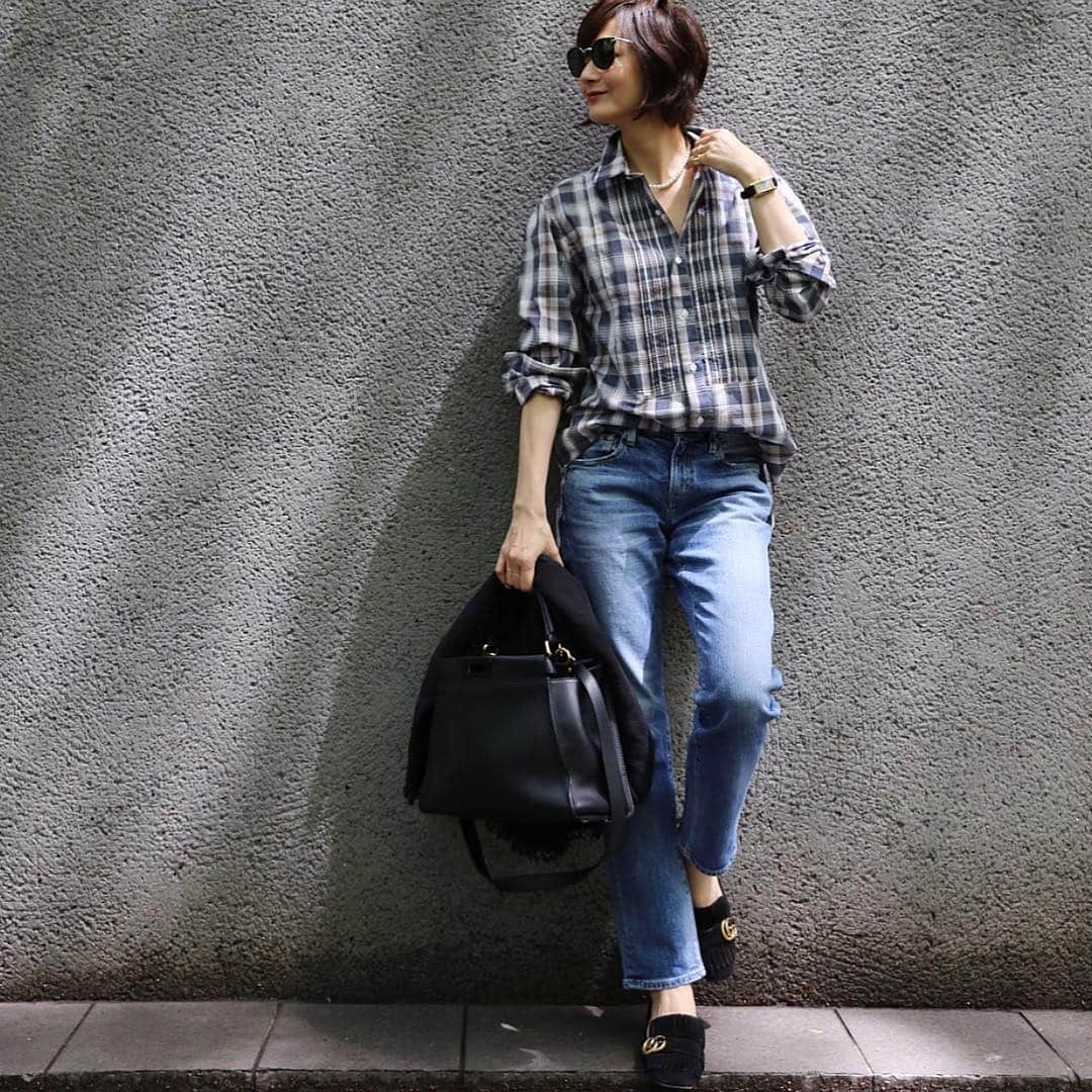 富岡佳子さんのインスタグラム写真 - (富岡佳子Instagram)「#checkshirt ✖︎#denim ✖︎#pealnecklace  一度トライしてみたかったコーディネート☺︎」5月6日 8時43分 - yoshikotomioka