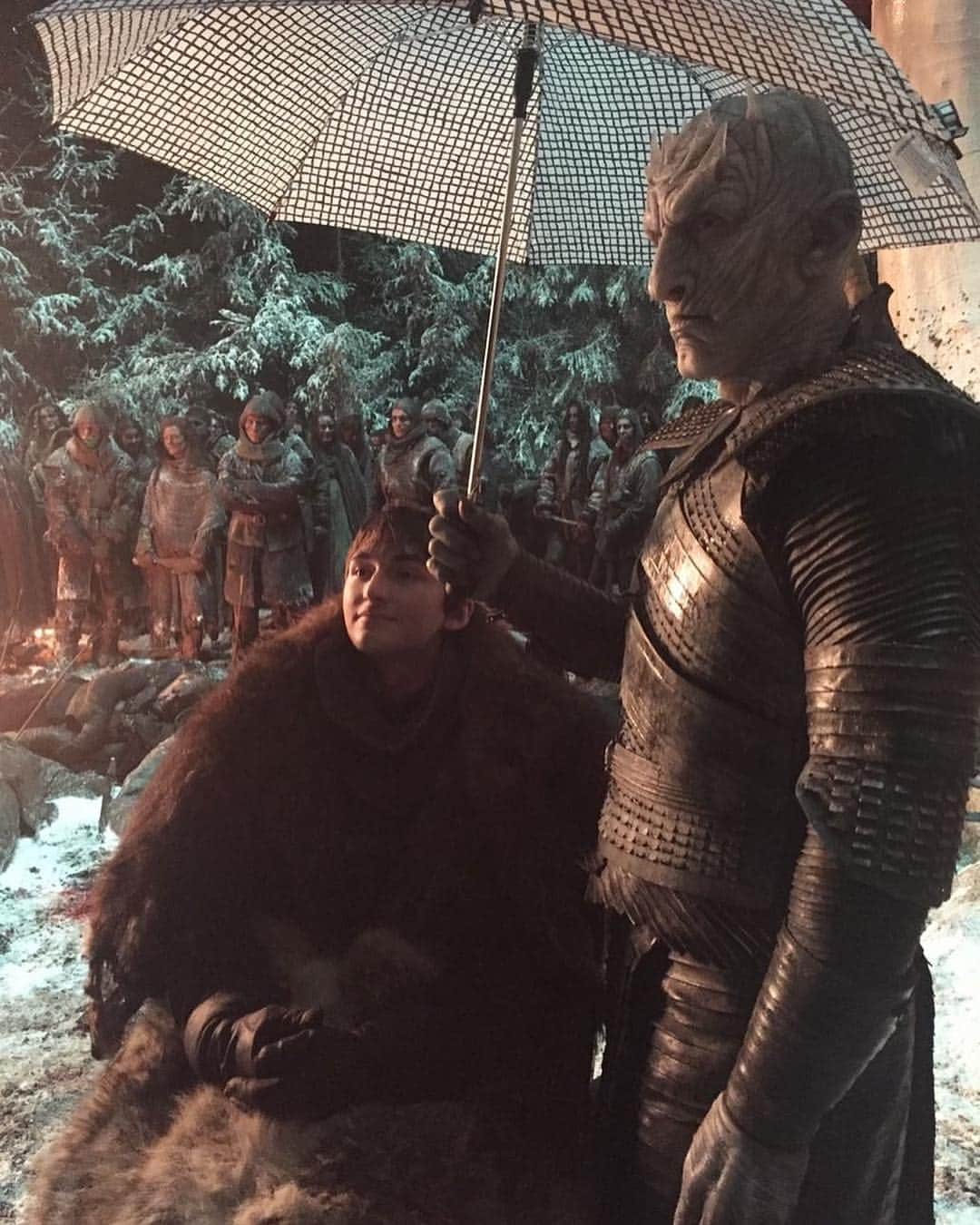E! Onlineさんのインスタグラム写真 - (E! OnlineInstagram)「Spoiler alert: There's someone dead in this photo, but it's not chivalry. #GameofThrones (📷: @isaachwright)」5月6日 8時28分 - enews