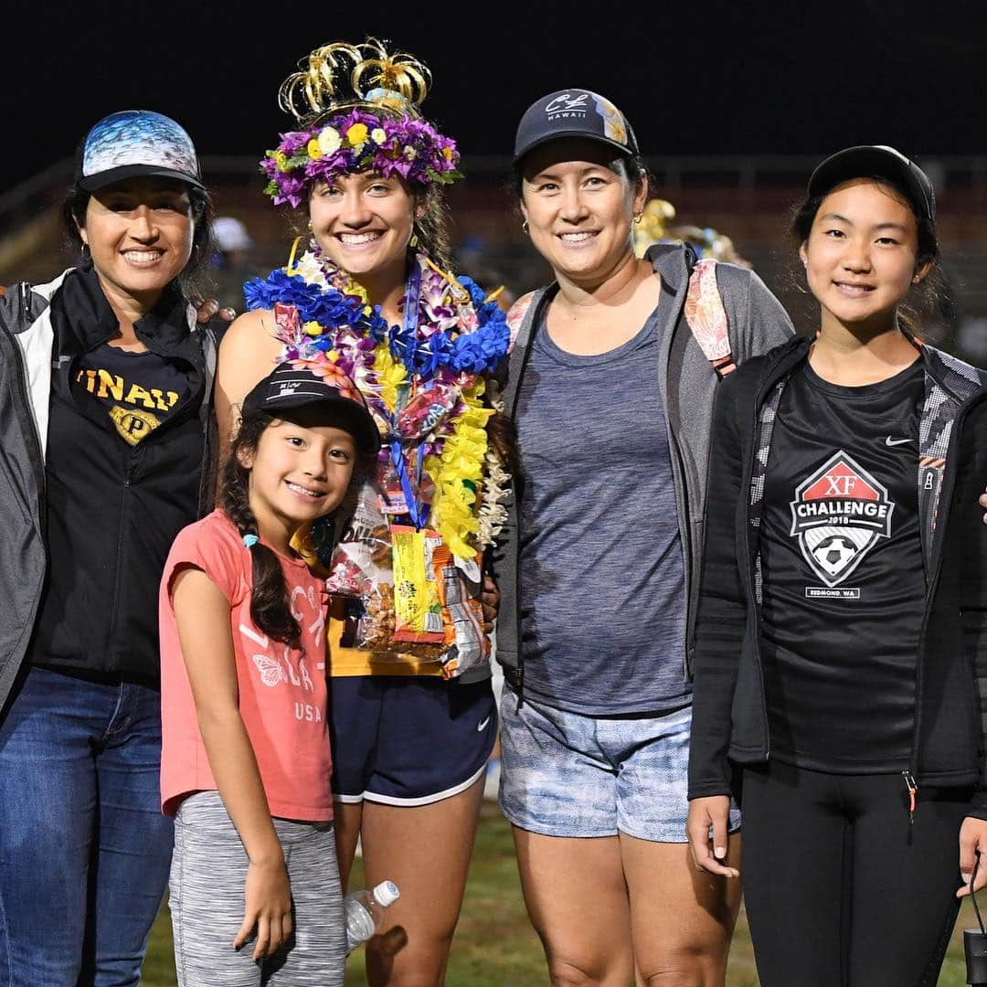 クラーク・リトルさんのインスタグラム写真 - (クラーク・リトルInstagram)「So proud of my daughter @allylitttle for winning the 2019 State Track 4x400 🏆 and placing second in the 400 m dash. @punahouschool also won the Overall team Championship for both the boys and girls 🏆🥇😎 congrats buff and blue! 💪🏼🏃🏽‍♀️🏃🏽‍♂️ can’t forget to give the 4x400 girls a shout out for repping  the @clarklittleclothing socks 🌊🙌🏼☝️#boom 💥💥💥💥 and last but not least Coach Duncan! U da man 💯」5月6日 8時34分 - clarklittle