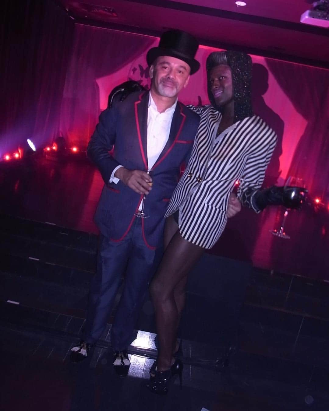 JONTE’のインスタグラム：「w #bae @louboutinworld #ChristianLouboutin . #dualcitizenship #ring💍 #SundayFunday #blacksexcellence」