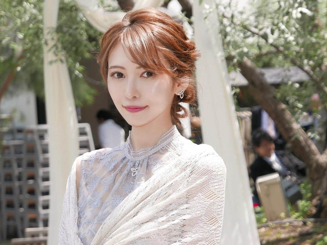 清水愛美さんのインスタグラム写真 - (清水愛美Instagram)「大好きな大好きな 親友ちゃんの結婚式🥺💐💓 この日がやってきたぁーー！ * ドレスアップしております🐶💐 気合十分😳✨友人スピーチ緊張する！笑笑 * #結婚式 #幸せ #親友の結婚式 #幸せのおすそ分け #代官山 #ピアス #harrywinston  #ドレス #frayid」5月6日 14時25分 - manami_s0902