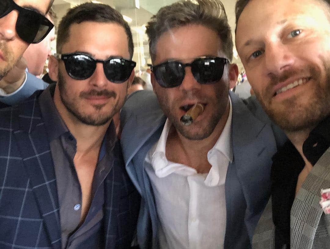 ジュリアン・エデルマンさんのインスタグラム写真 - (ジュリアン・エデルマンInstagram)「Boys will be boys. Derby 2019 was one for the books. 🐎🏆🎩」5月6日 9時02分 - edelman11