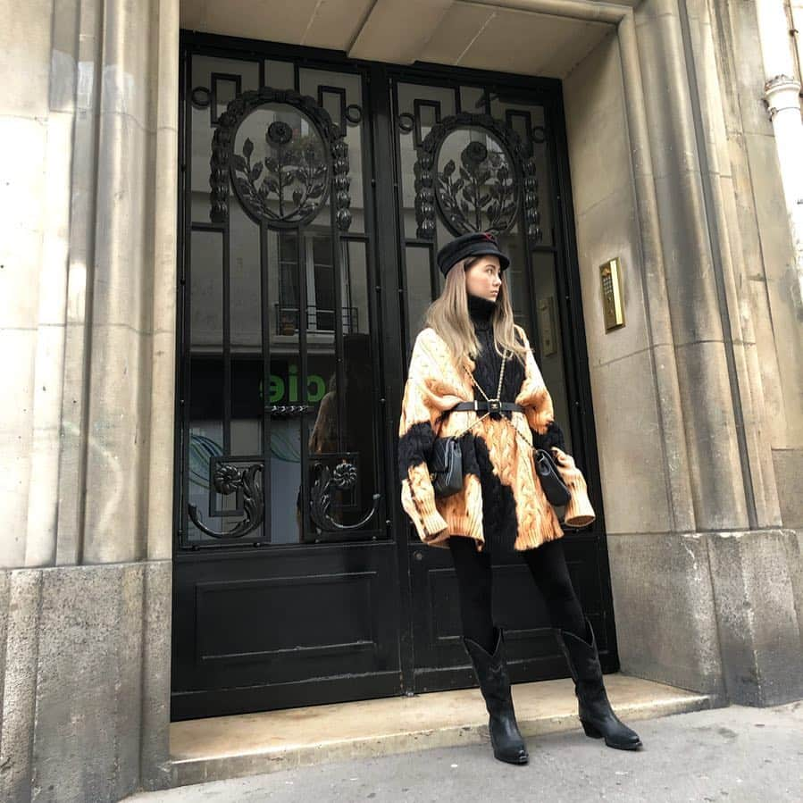 ハンナ・クインリヴァンさんのインスタグラム写真 - (ハンナ・クインリヴァンInstagram)「Feeling peachy in Paris this weekend. 🍑 #ootd #hatlover #coldweather #reminiscing #雙槍俠出沒⚠️⚠️⚠️」5月6日 9時07分 - hannah_quinlivan