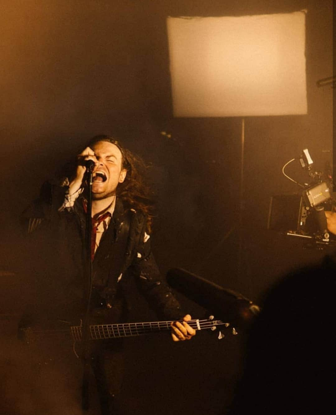 Of Mice & Menさんのインスタグラム写真 - (Of Mice & MenInstagram)「Behind the scenes photos from the "Mushroom Cloud" video shoot. Have YOU seen the music video yet? 📸: @theworkofjar」5月6日 9時41分 - omandm