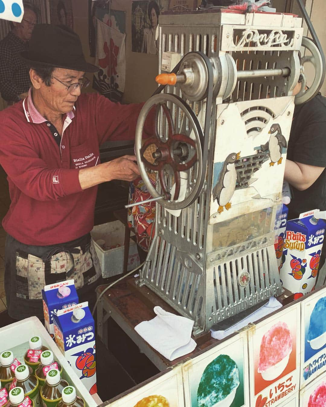 ジュリアン・カンさんのインスタグラム写真 - (ジュリアン・カンInstagram)「사카이미나토 귀여운 마을 이에요 ㅋㅋ 개개개 노 키티로 작가 고향이라서 신기한거 많이 봤어요. #만화 Visited Sakaiminato, Japan. Fans of the Manga Gegege No Kitaro would love this place! Even though it was my first time knowing about it, I had a great time here. The author of the series is from this small town, so this whole strip is dedicated to the famous comic. #gegegenokitaro #sakaiminato #manga #japanime」5月6日 9時43分 - julienkang