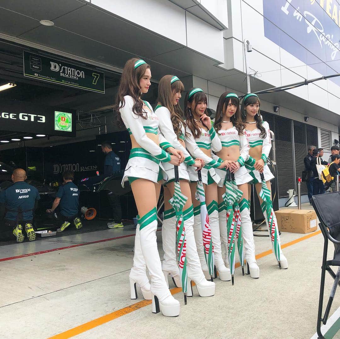 森園れんさんのインスタグラム写真 - (森園れんInstagram)「SUPER GT Round.2 富士からレースクィーンを現場でコントロールする「コントローラー」になりました😘  今シーズン最後までGTではコントローラーを務めます！！ フレッシュエンジェルズを見守る私を見守っててくれると嬉しいです(*•̀ᴗ•́*)و ̑̑」5月6日 9時52分 - ren__m