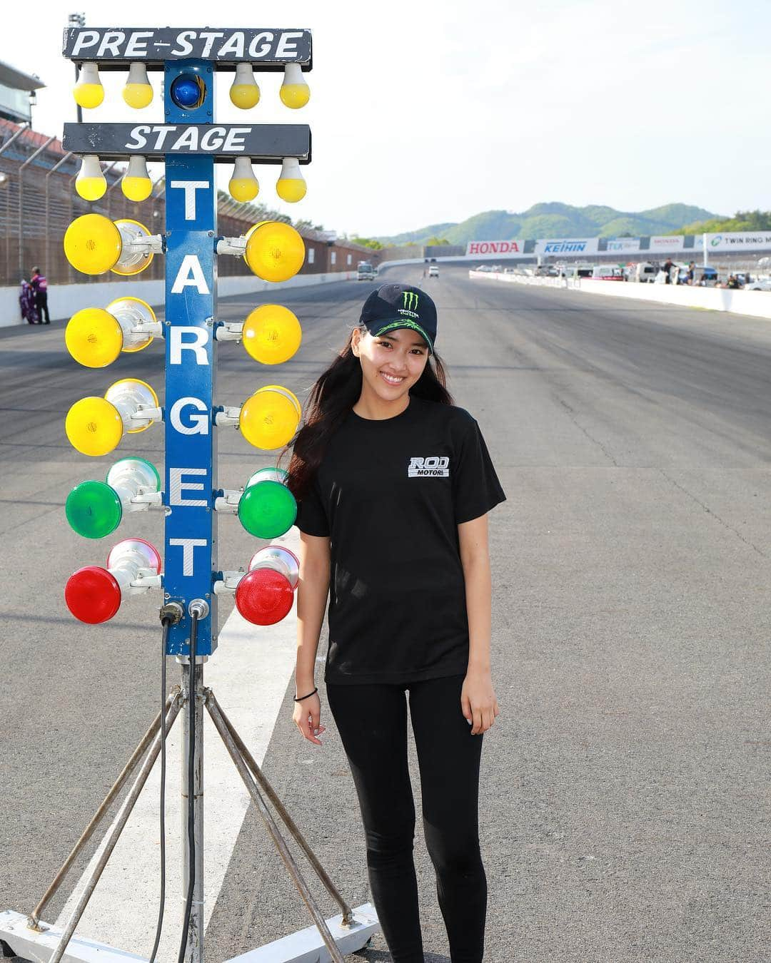 奥山春香さんのインスタグラム写真 - (奥山春香Instagram)「Race day🦊 #race#dragrace#vette#corvette#christmastree#hnra#motegi」5月6日 10時03分 - corvetteharuka