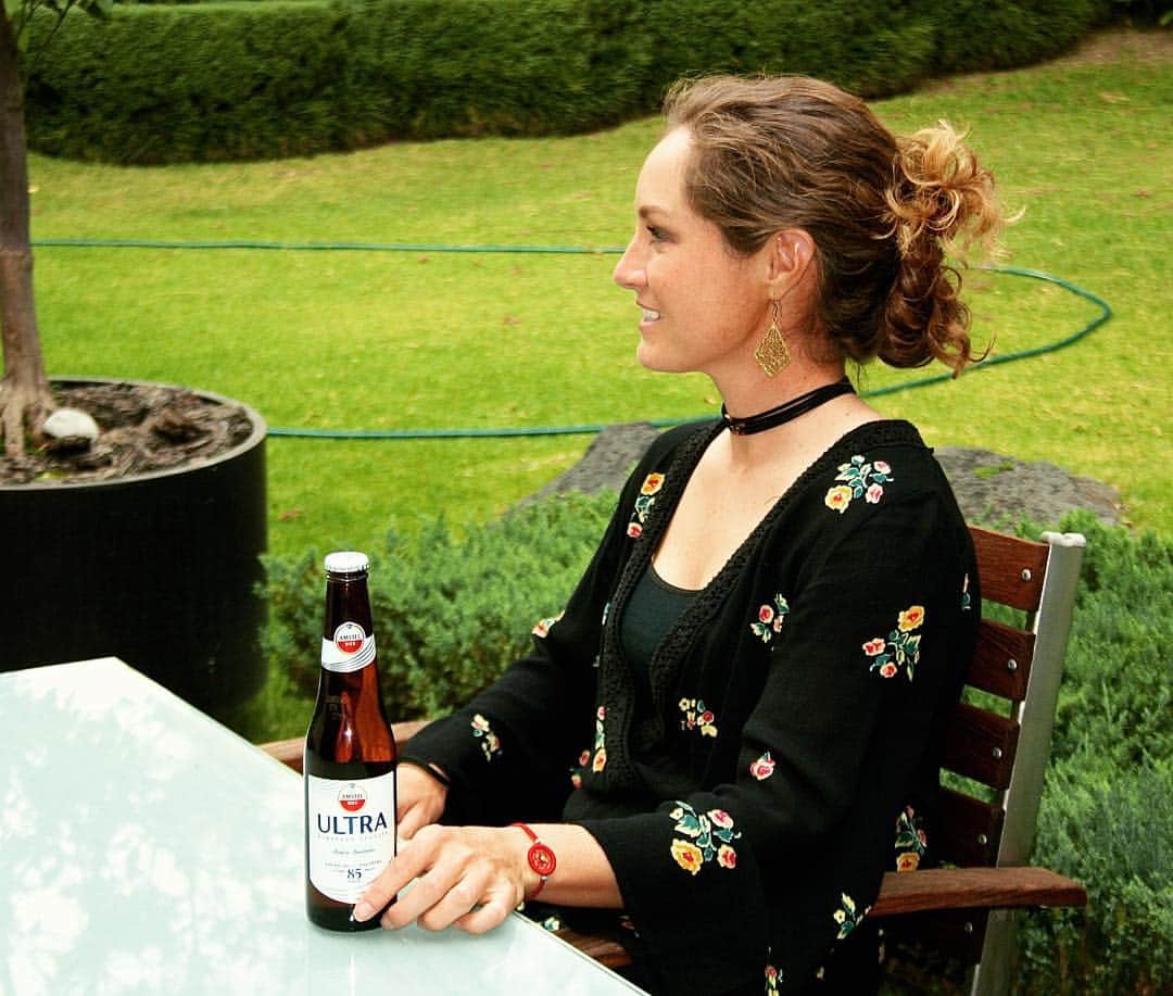 アレハンドラ・ジャネサのインスタグラム：「Keep calm and @amstelultra 💆‍♀️ #challengerteam #85calorias!」