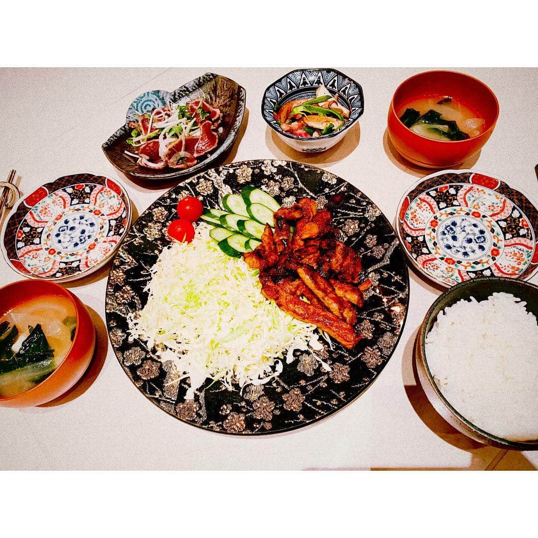 GENKINGの釜飯さんのインスタグラム写真 - (GENKINGの釜飯Instagram)「トンテキ🐽 夜は白米食べない時はキャベツもりもり食べる😂 #genkingkitchen」5月6日 10時32分 - genkingkitchen