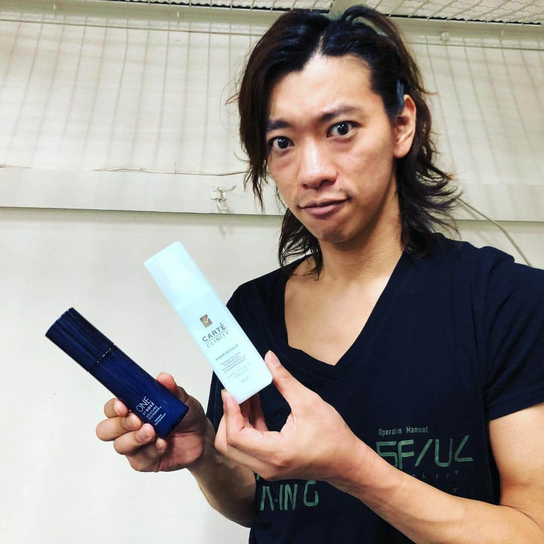 小林宏一のインスタグラム：「横浜公演終わってしまった😭 ファンのみなさんありがとうございました😊 次は札幌😌 楽しみー🥰 これからもpiwを宜しくお願いします😓  今年もKOSEさんから化粧品を提供して頂いてます！ いつもありがとうございます😌 ＃piw#横浜公演#KOSE」