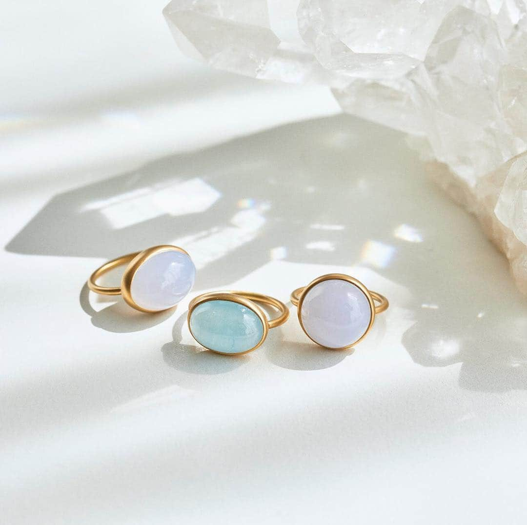 MARIHA Official Instagramさんのインスタグラム写真 - (MARIHA Official InstagramInstagram)「. Blue is the warmest color.  Rings | Earth Drops Blue chalcedony, Aquamarine  リング | アースドロップス  ブルーカルセドニー, アクアマリン  #mariha #fashion #jewelry #finejewelry #gemstonejewelry #gemstonering #aquamarine #earthdrops #マリハ #伊勢丹新宿店 #阪急うめだ本店 #ジュエリー #リング #アクセサリー #天然石ジュエリー  #天然石リング #アクアマリン #ブルーカルセドニー」5月6日 10時30分 - mariha_official